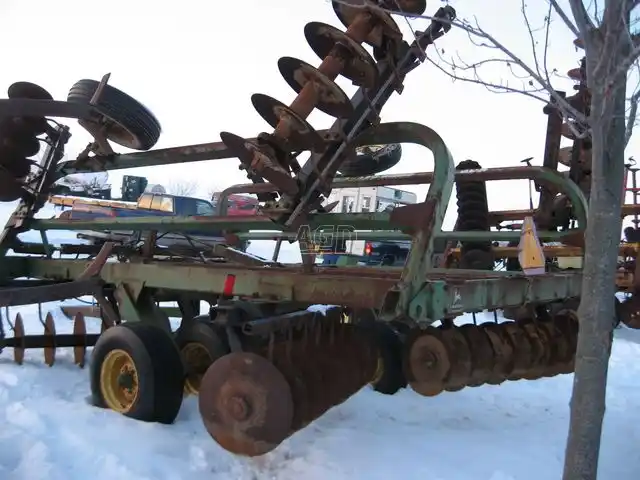 Gallery image 1 for Used John Deere 235 Disc