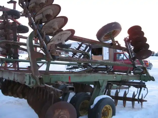 Gallery image 2 for Used John Deere 235 Disc