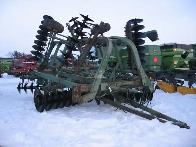 Gallery image 2 for Used John Deere 230 Disc