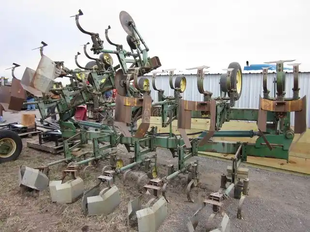 Gallery image 1 for Used John Deere 12 ROW Row Crop Cultivator