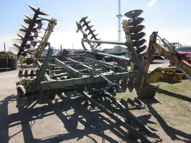 Gallery image 1 for Used John Deere 230 Disc