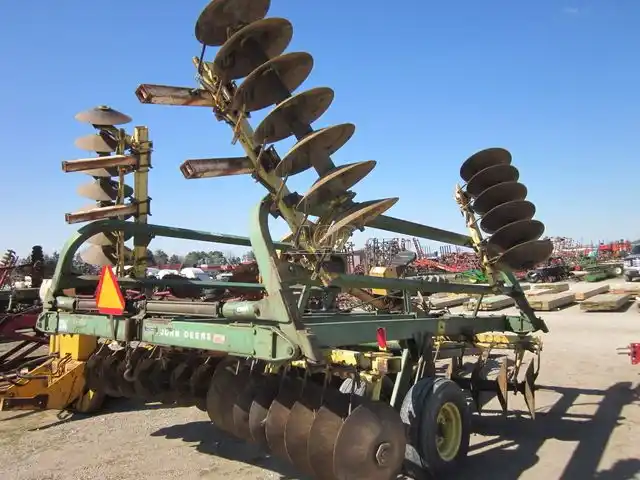 Gallery image 2 for Used John Deere 230 Disc