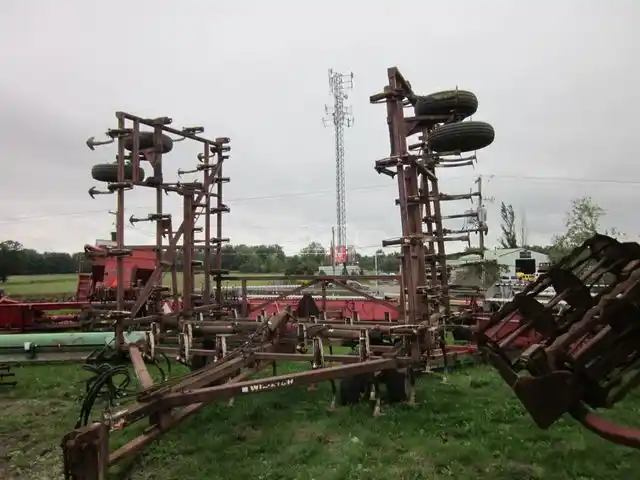Gallery image 2 for Used Wil-Rich 33FT Cultivator