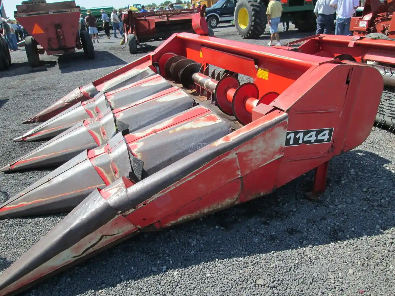 Gallery image 1 for Used Massey Ferguson 1144 Header - Row Crop