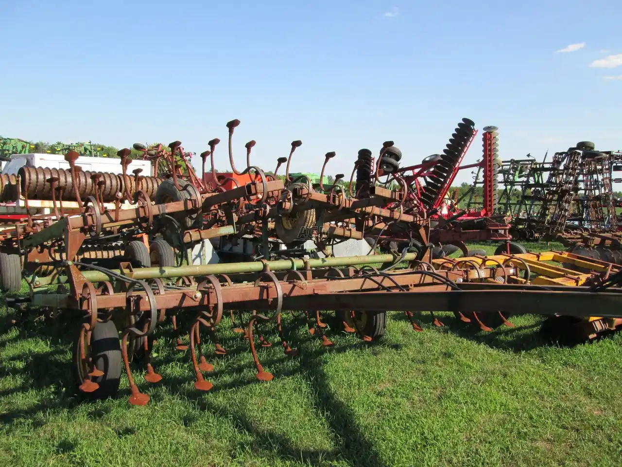 Gallery image 2 for Used John Deere 940 Cultivator