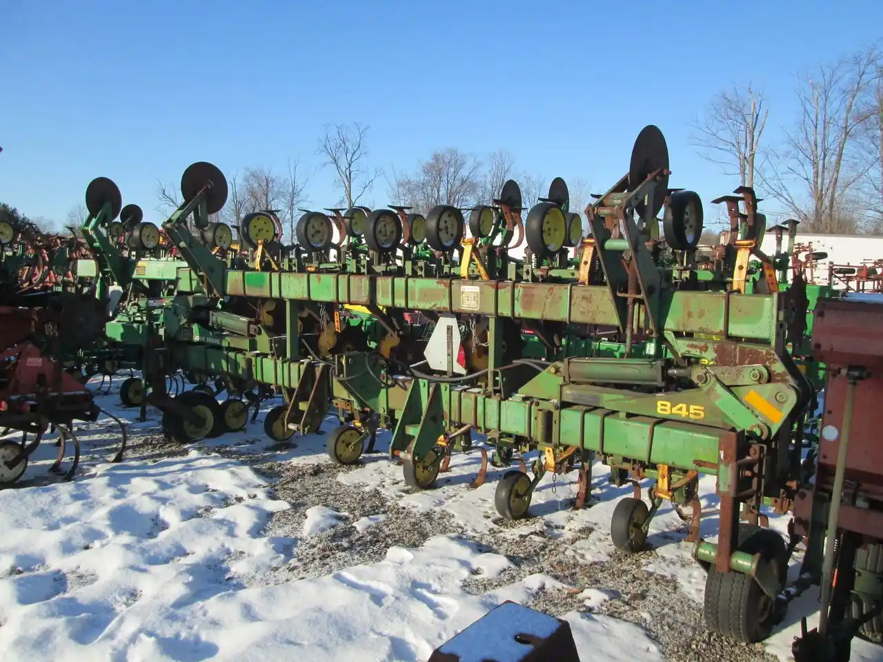 Gallery image 1 for Used John Deere 845 Cultivator