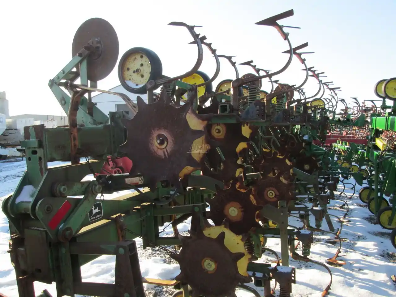 Gallery image 2 for Used John Deere 845 Cultivator