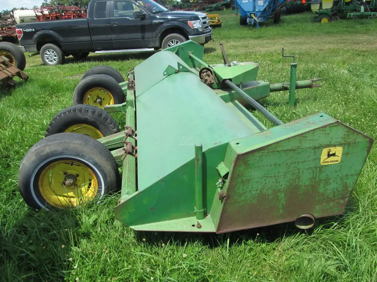 Gallery image 1 for Used John Deere 27 Flail Shredder