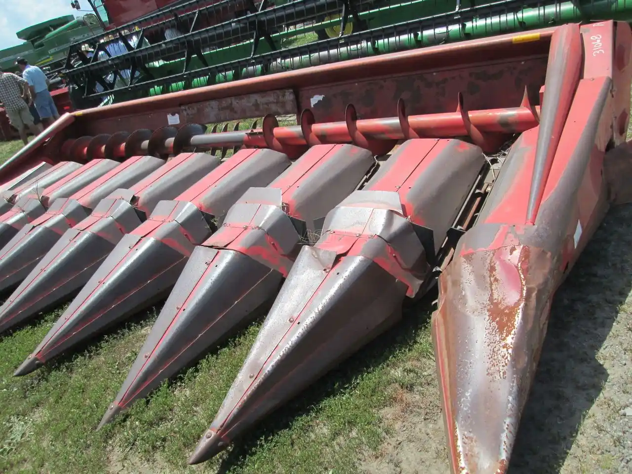 Gallery image 2 for Used Massey Ferguson 1183 Header - Row Crop