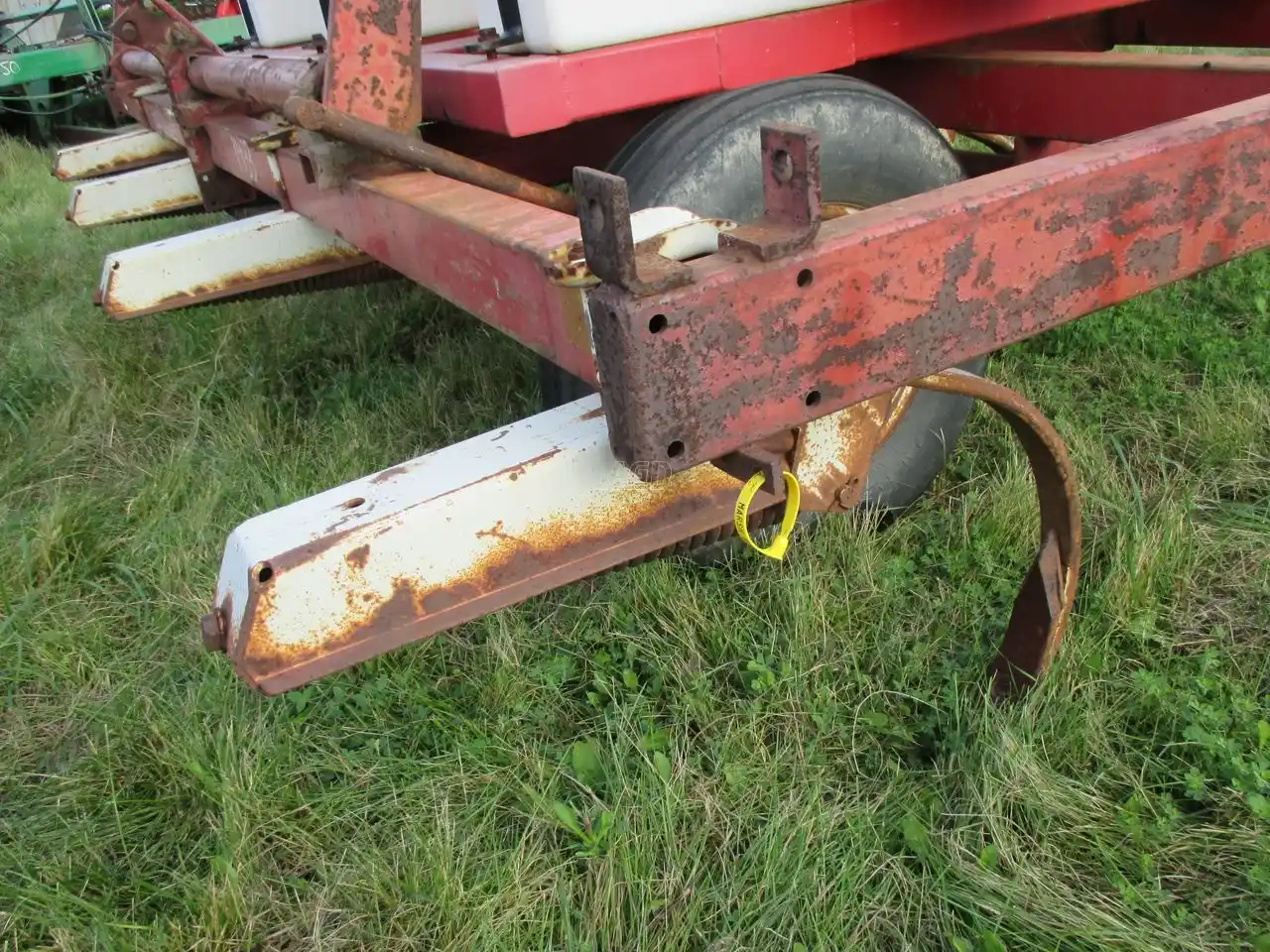 Gallery image 2 for Used Case IH 645 Chisel Plow