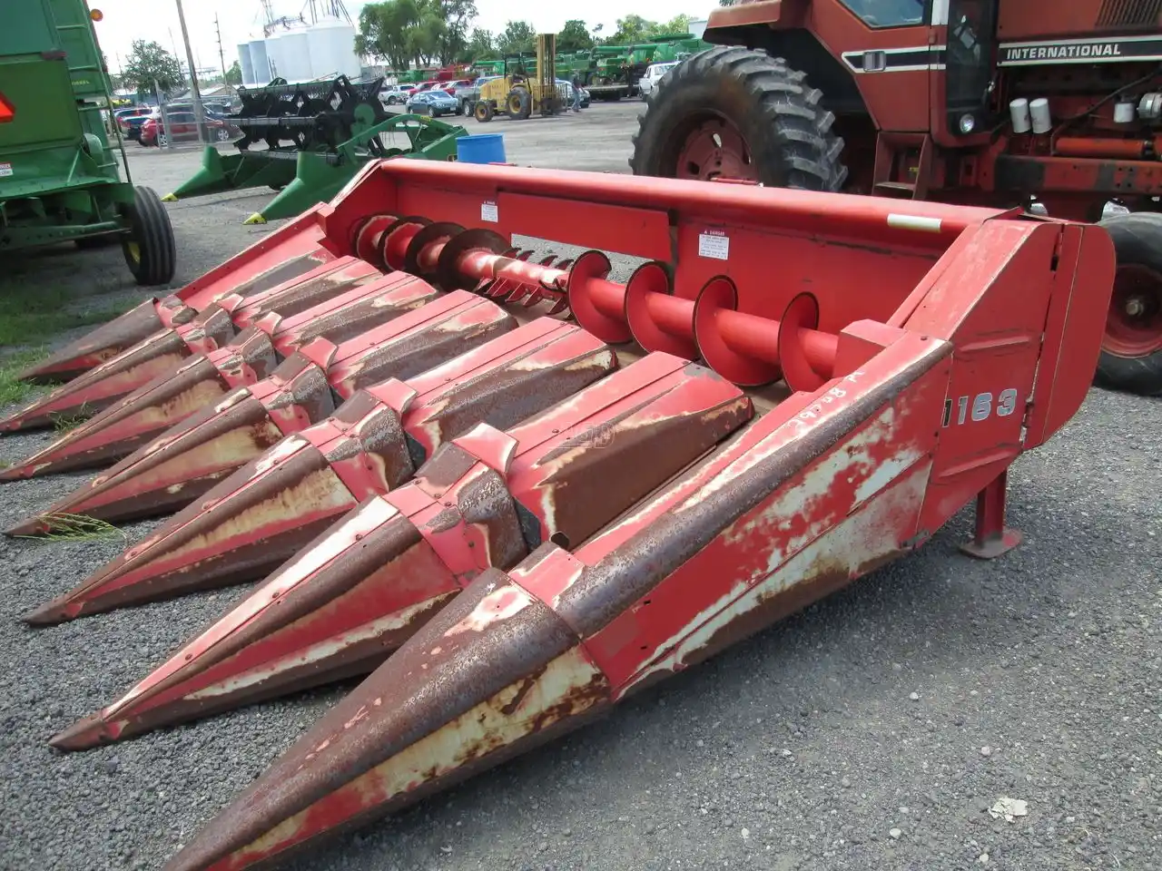 Gallery image 2 for Massey Ferguson 1163 Header - Row Crop