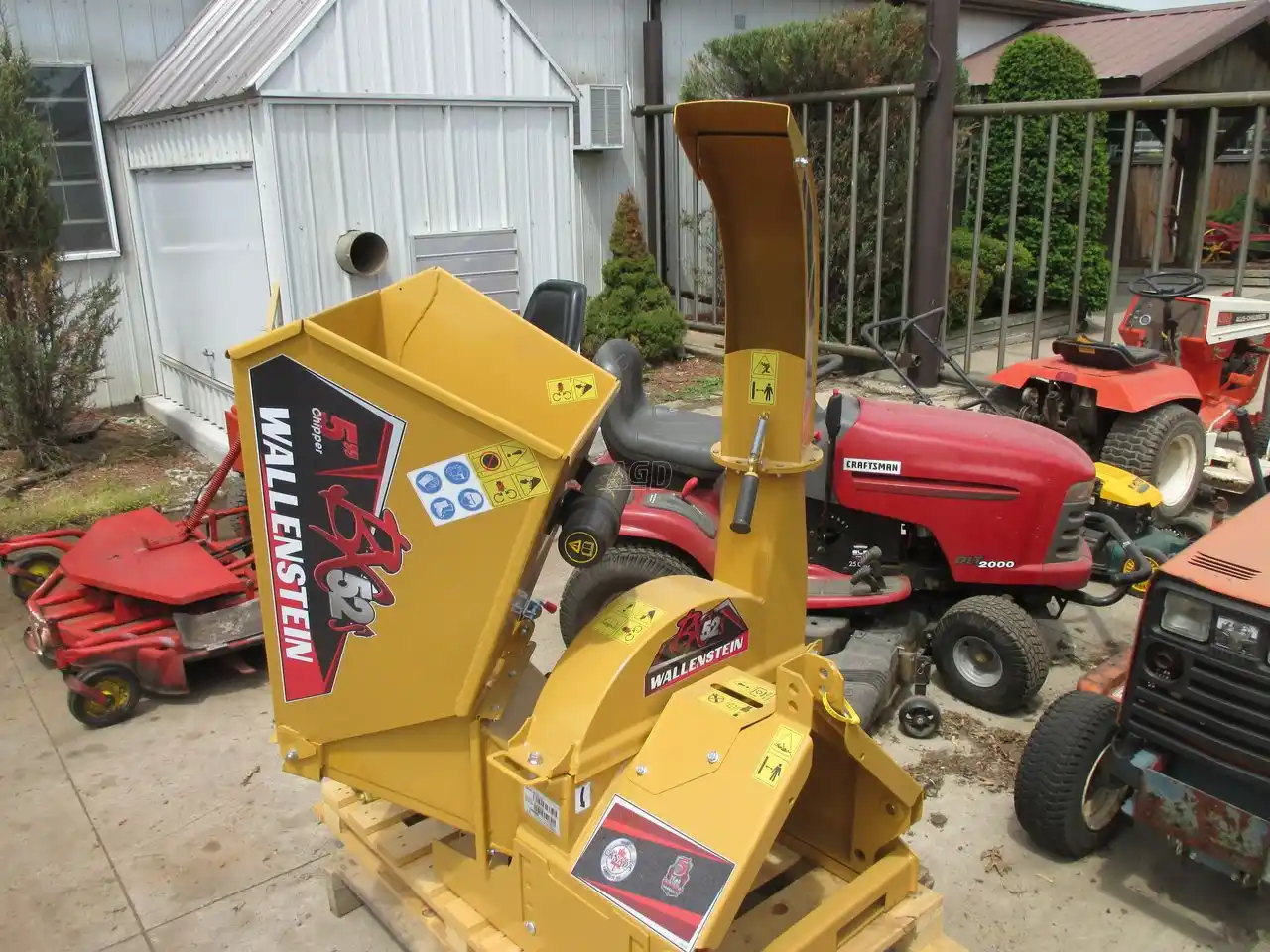 Gallery image 1 for New Wallenstein BX52S Wood Chipper