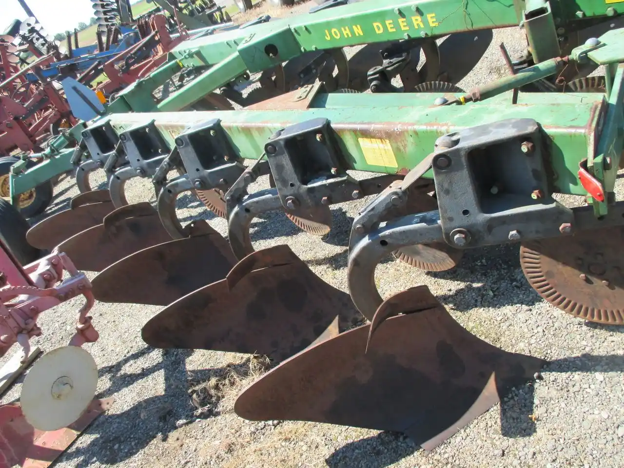 Gallery image 2 for Used John Deere 2600 Plow