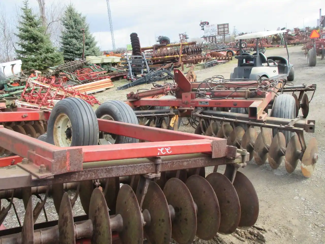 Gallery image 2 for Used International Harvester 496 Disc