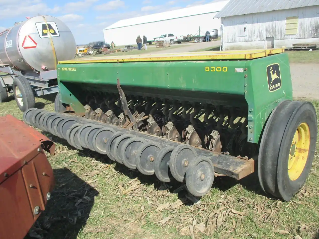 Gallery image 2 for Used John Deere 8300 Drill