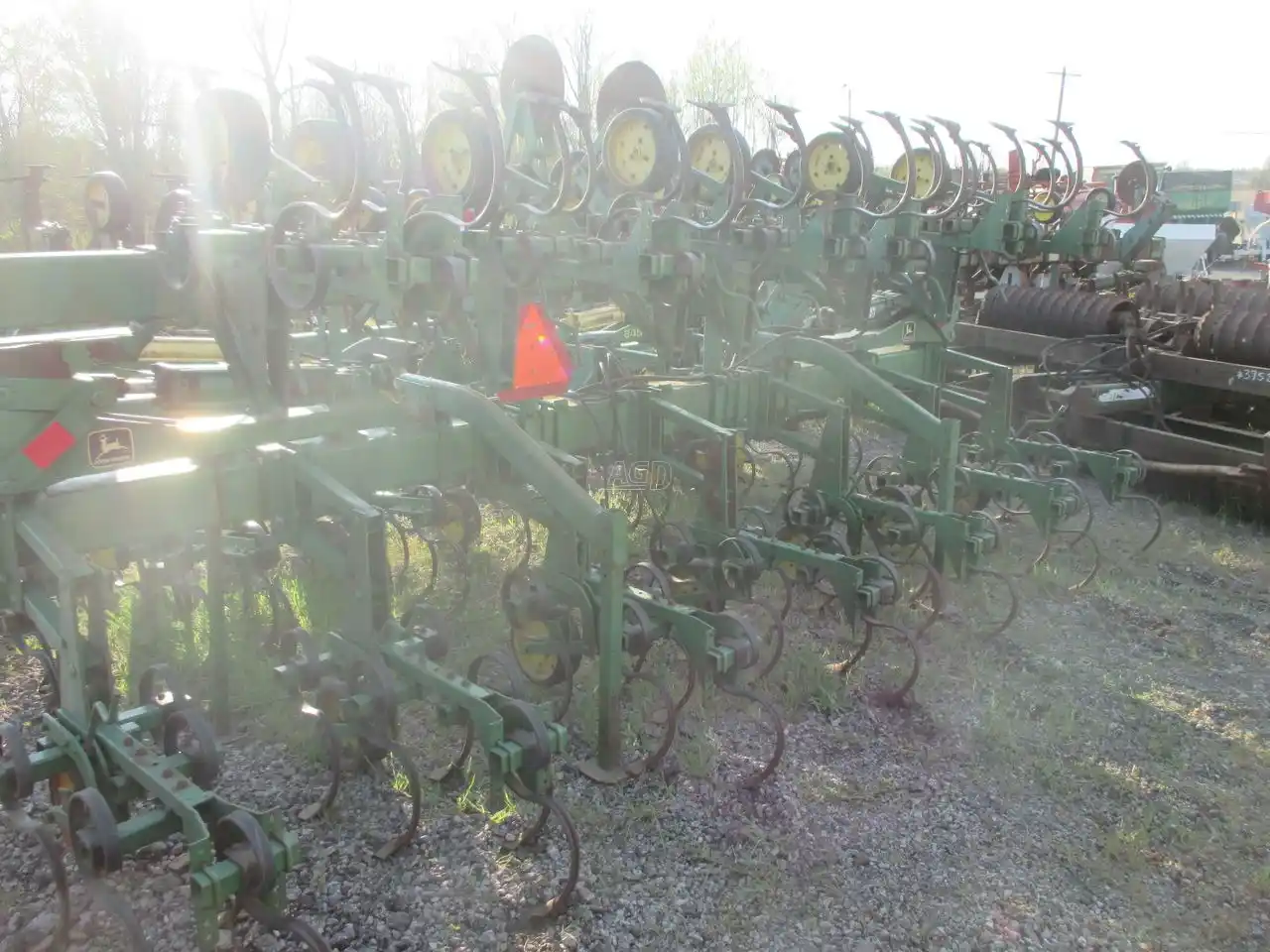 Gallery image 2 for Used John Deere 845 Row Crop Cultivator