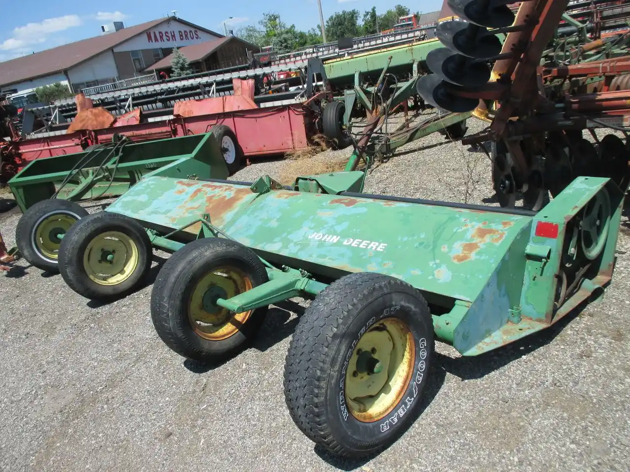 Gallery image 1 for Used John Deere 27 Flail Shredder