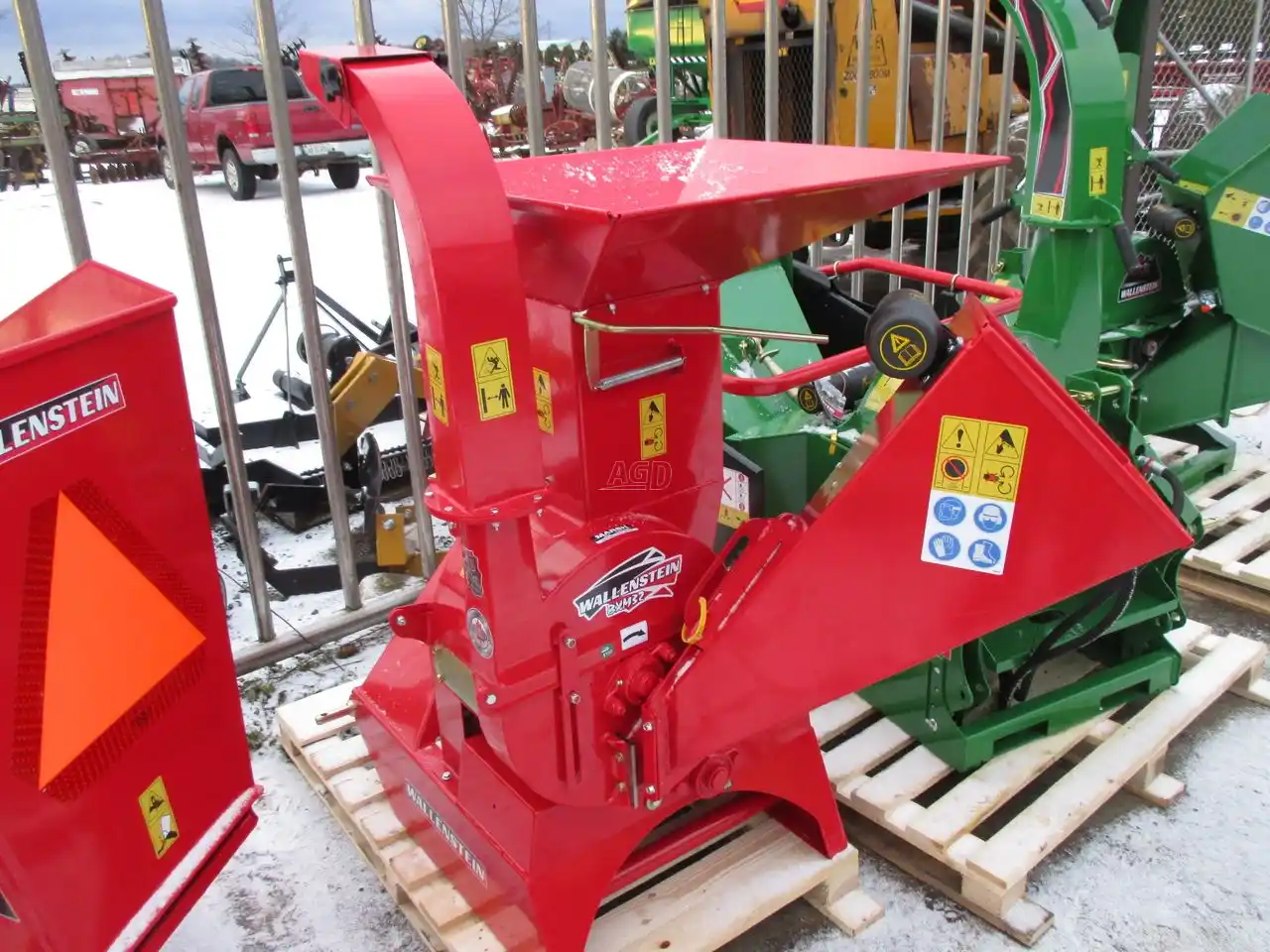 Gallery image 2 for New Wallenstein BXM32 Wood Chipper