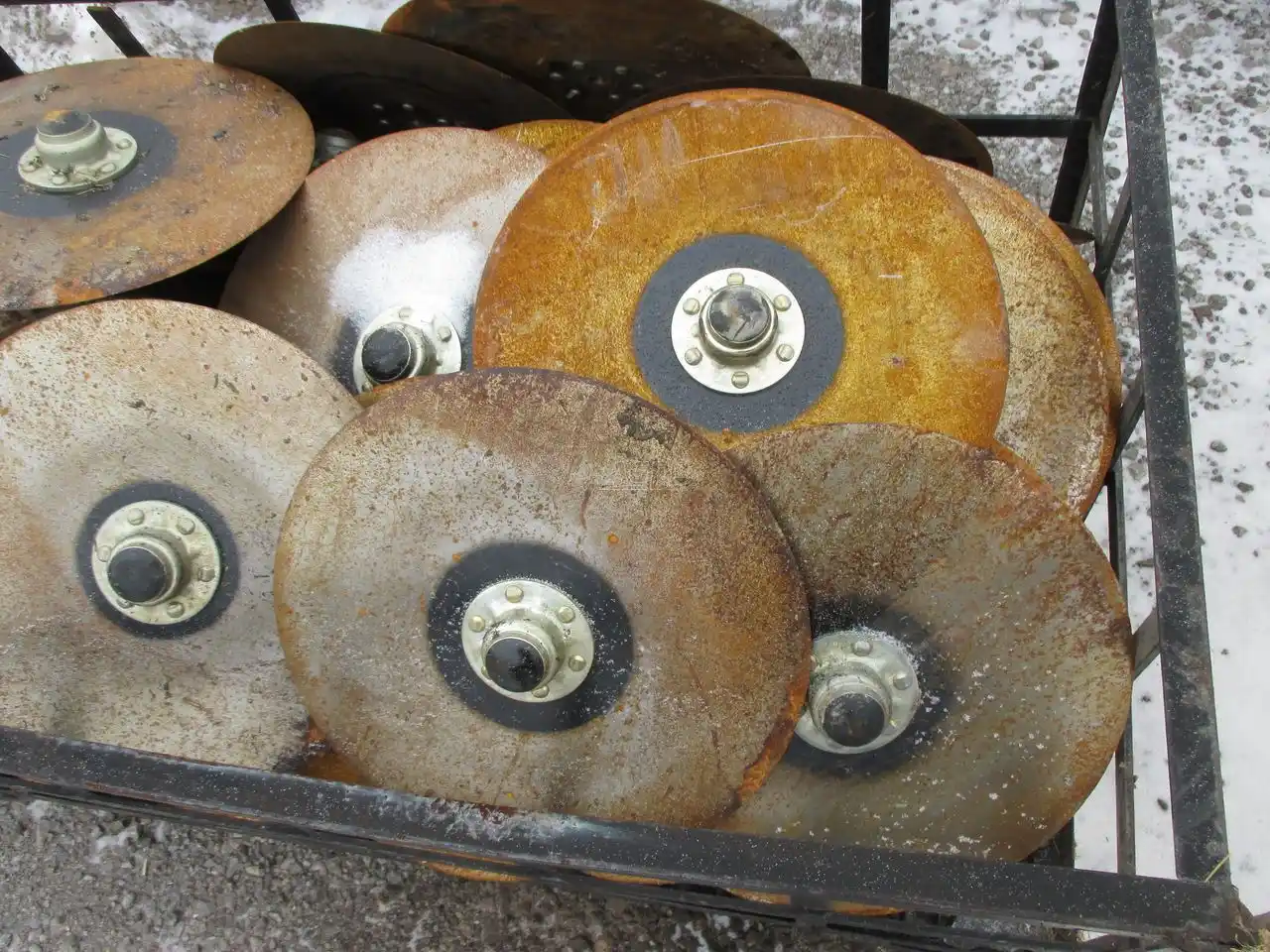 Gallery image 1 for Used John Deere Disc Openers Parts New-Used