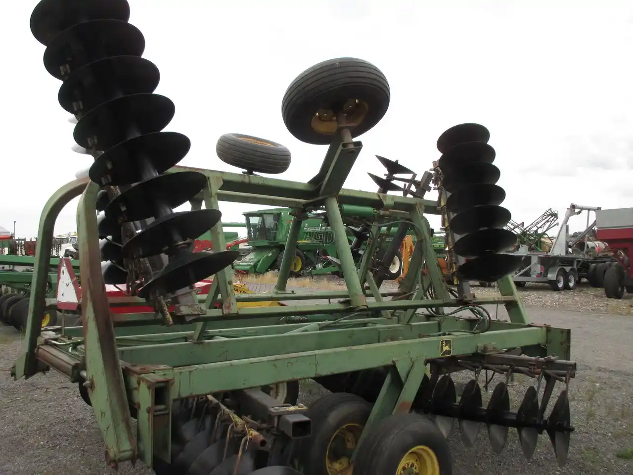 Gallery image 2 for Used John Deere 230 Disc