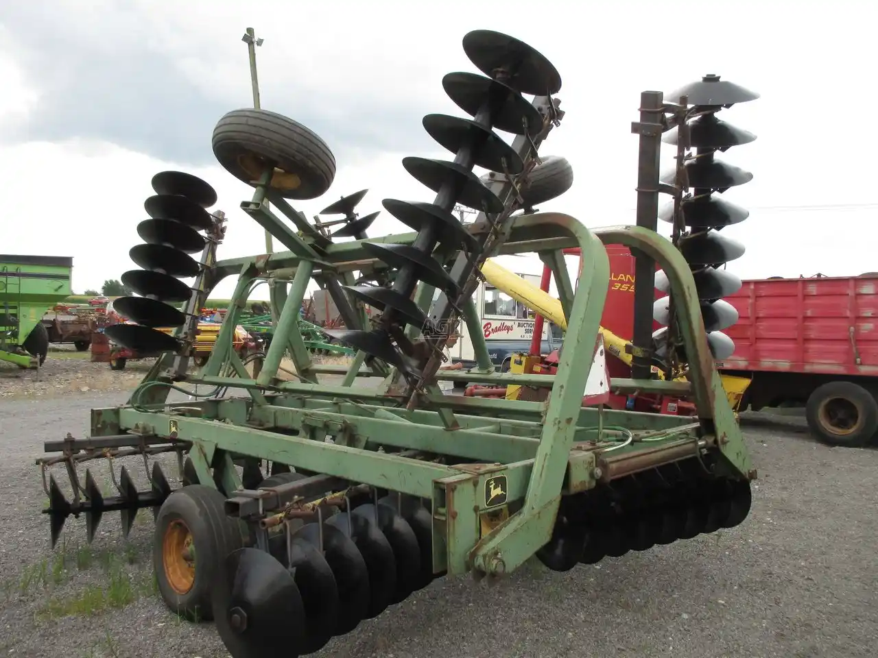 Gallery image 1 for Used John Deere 230 Disc