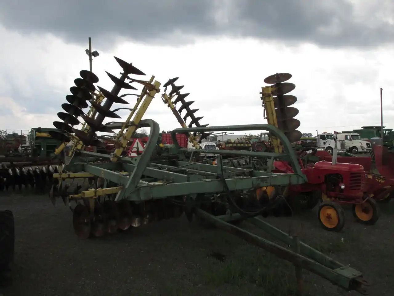 Gallery image 2 for Used John Deere 230 Disc