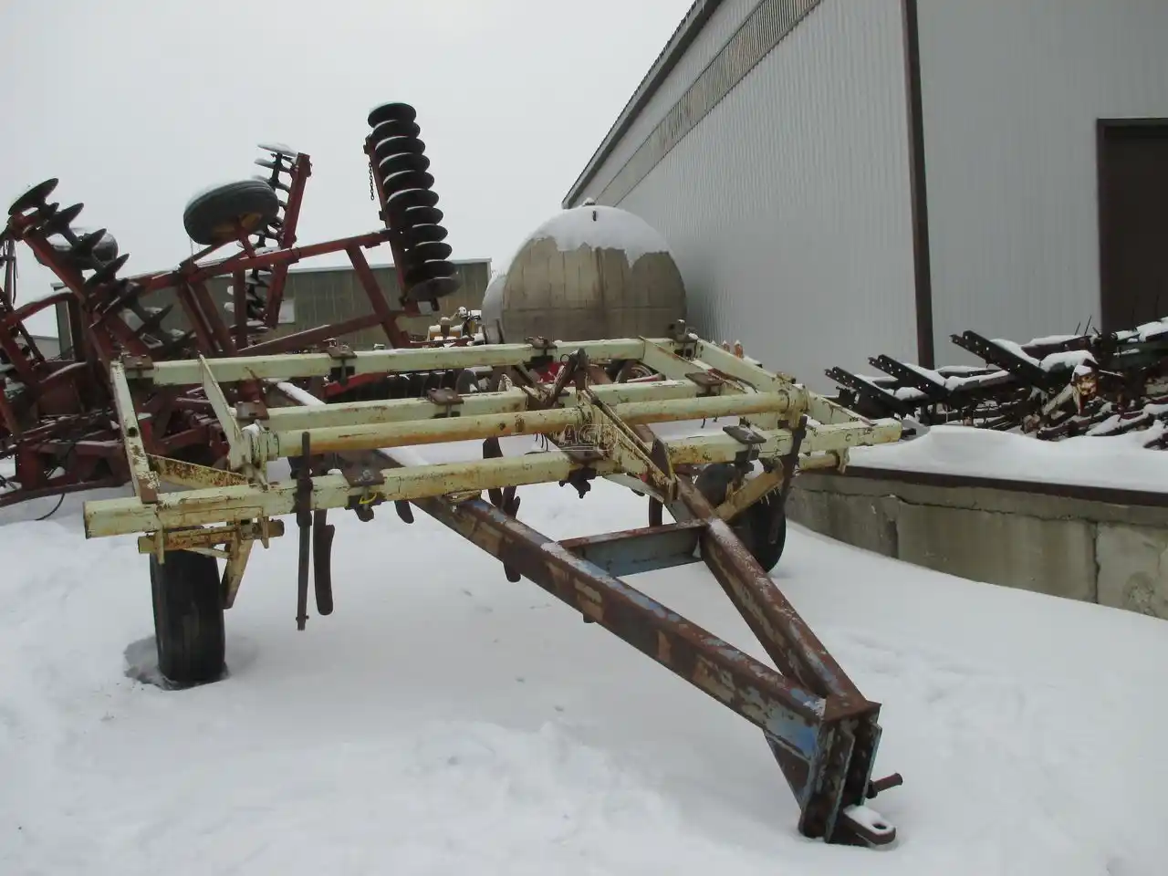 Gallery image 1 for Used DMI Misc Chisel Plow