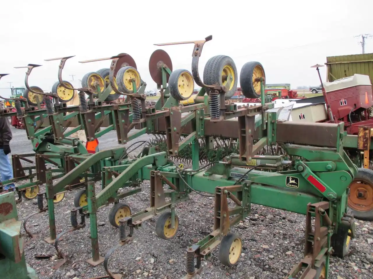 Gallery image 2 for Used John Deere 845 Cultivator