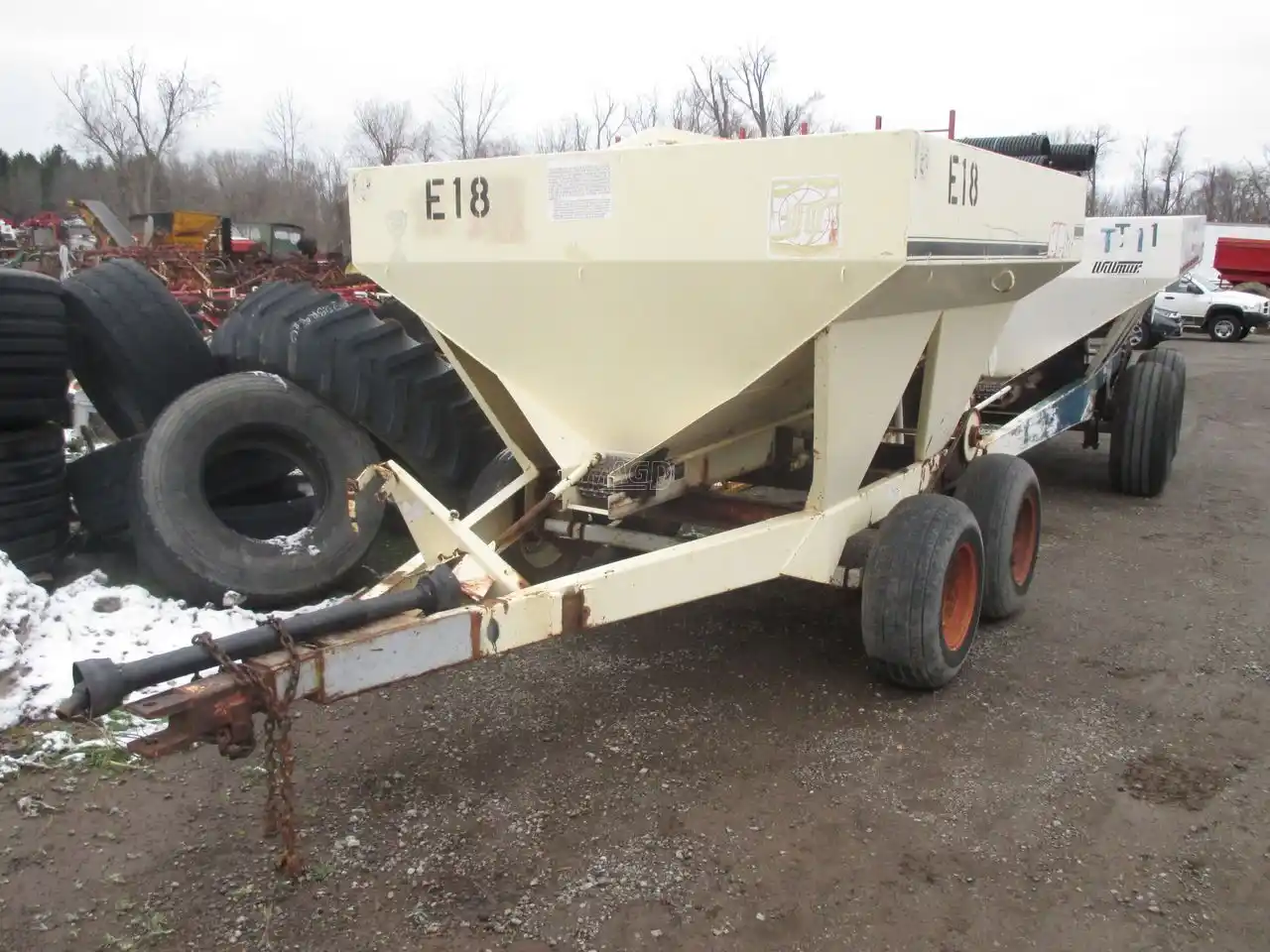 Gallery image 2 for Used Willmar 500 Spreader - Fertilizer