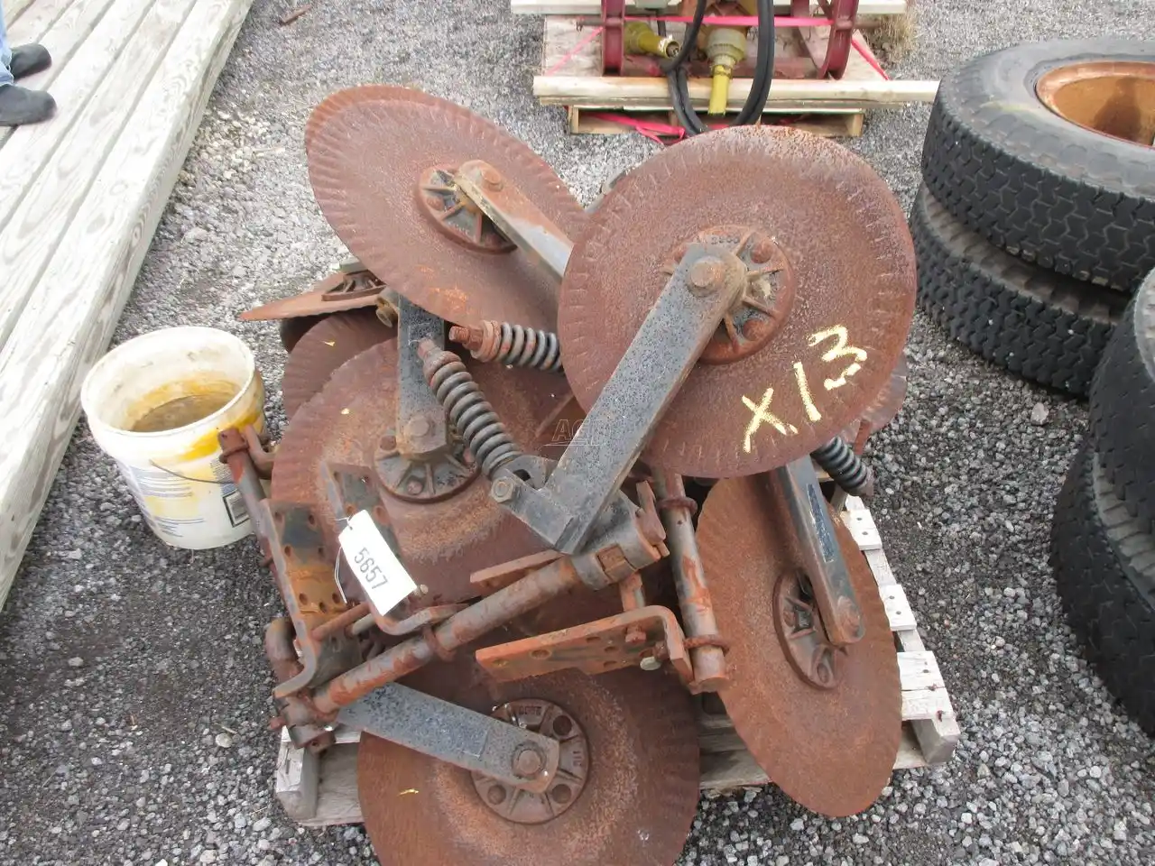 Gallery image 1 for Used Yetter Coulters Parts New-Used