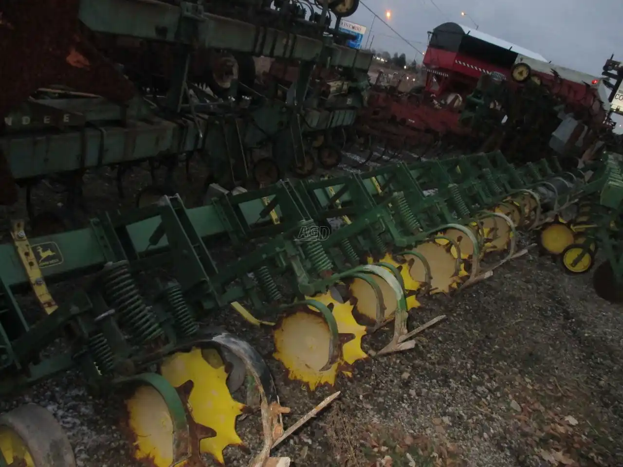 Gallery image 2 for Used John Deere 825 Row Crop Cultivator