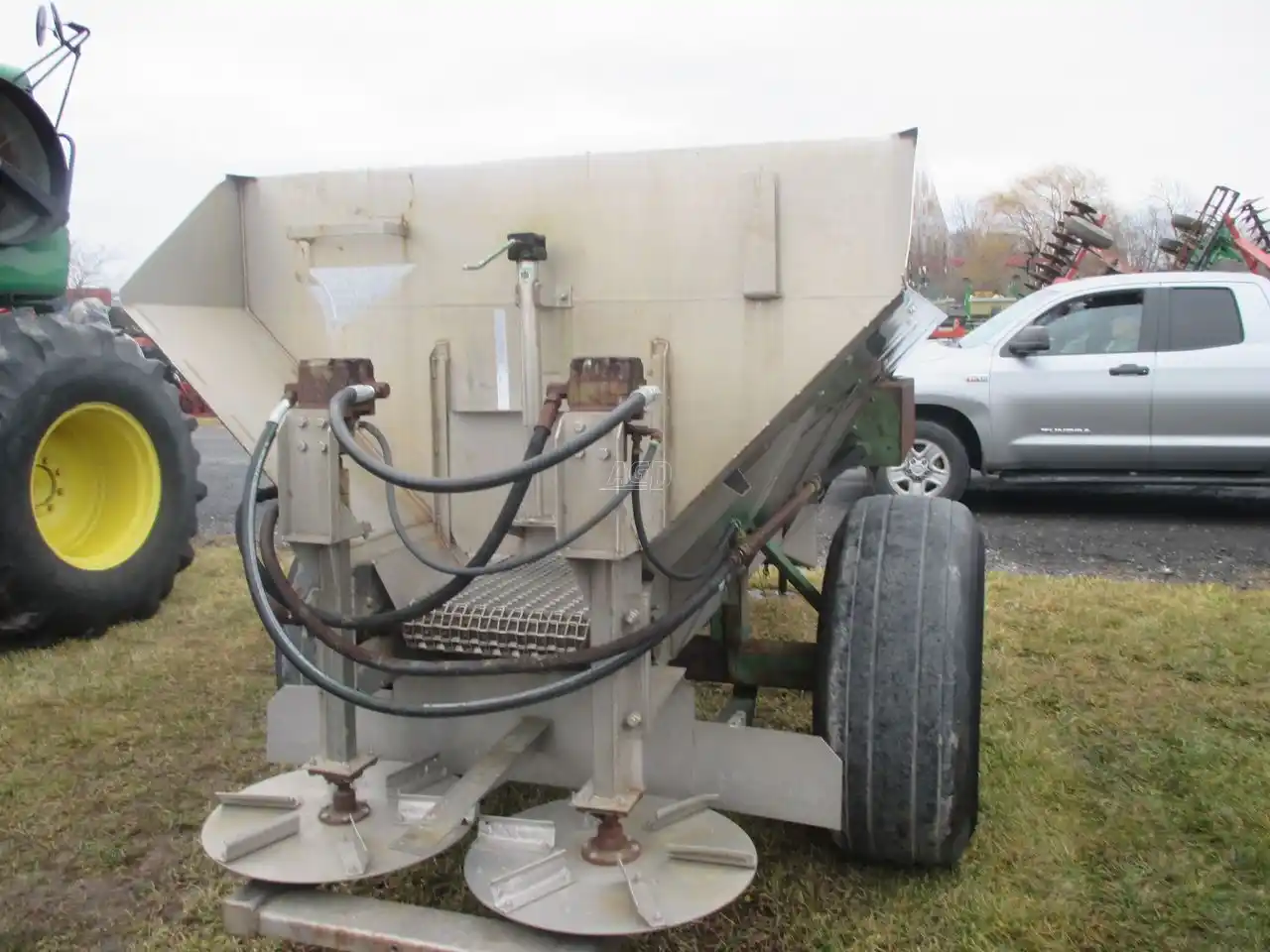 Gallery image 1 for Used Coni-Bear Spreader - Fertilizer