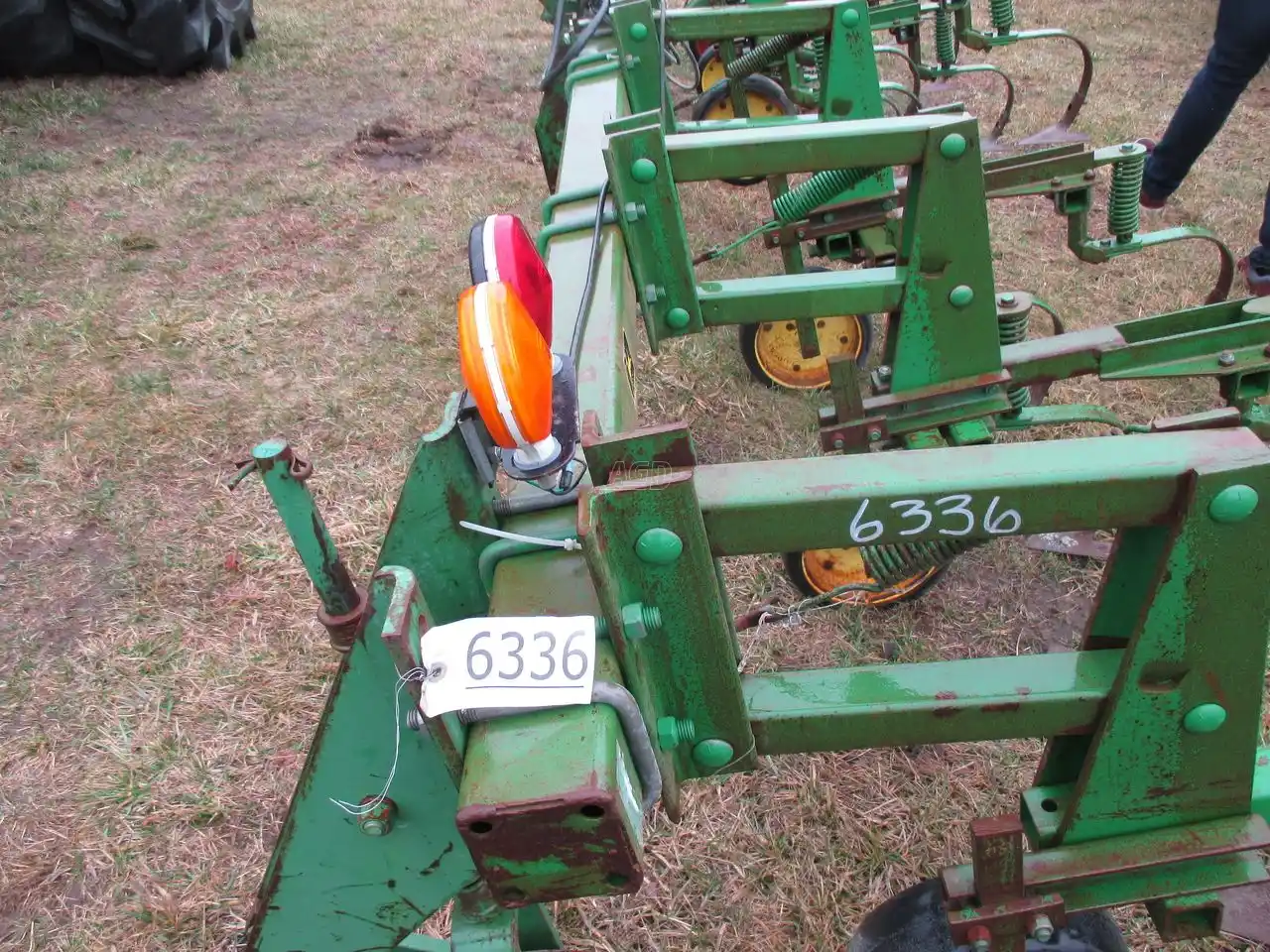 Gallery image 2 for Used John Deere 825 Cultivator