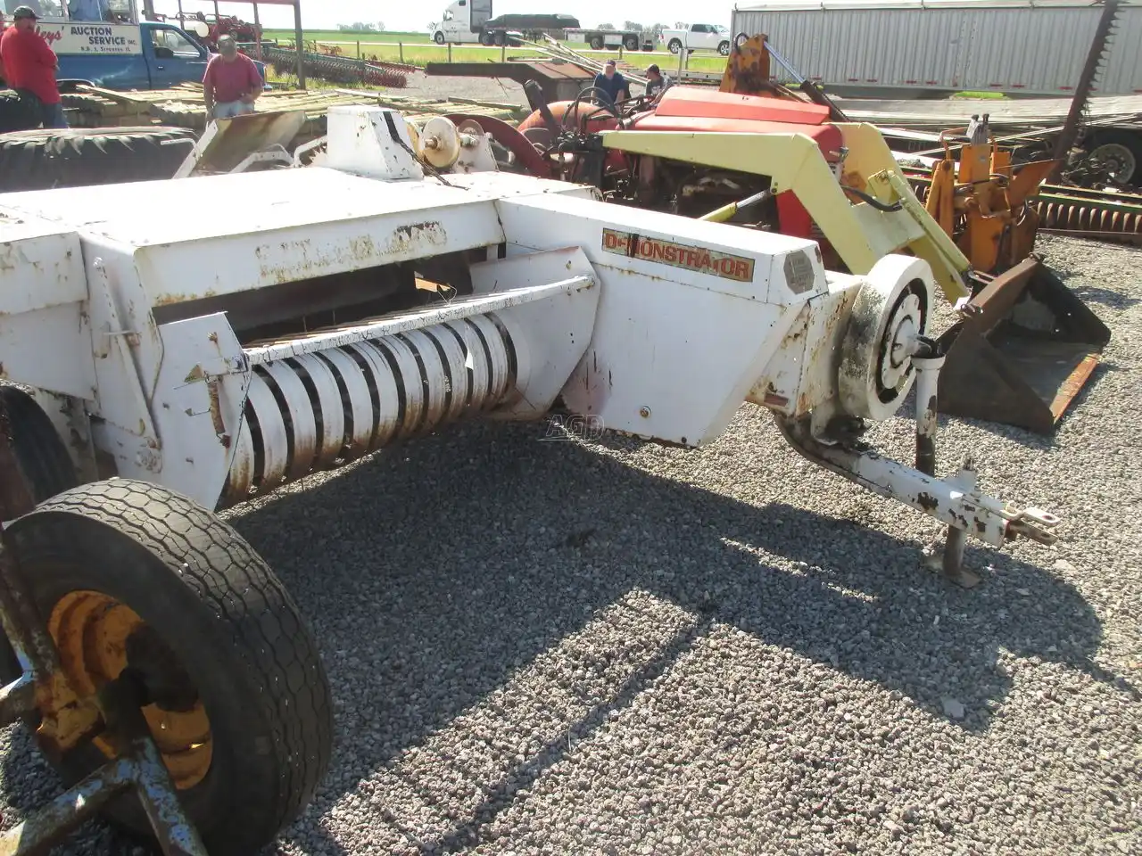 Gallery image 1 for Used International Harvester 27T Square Baler - Small
