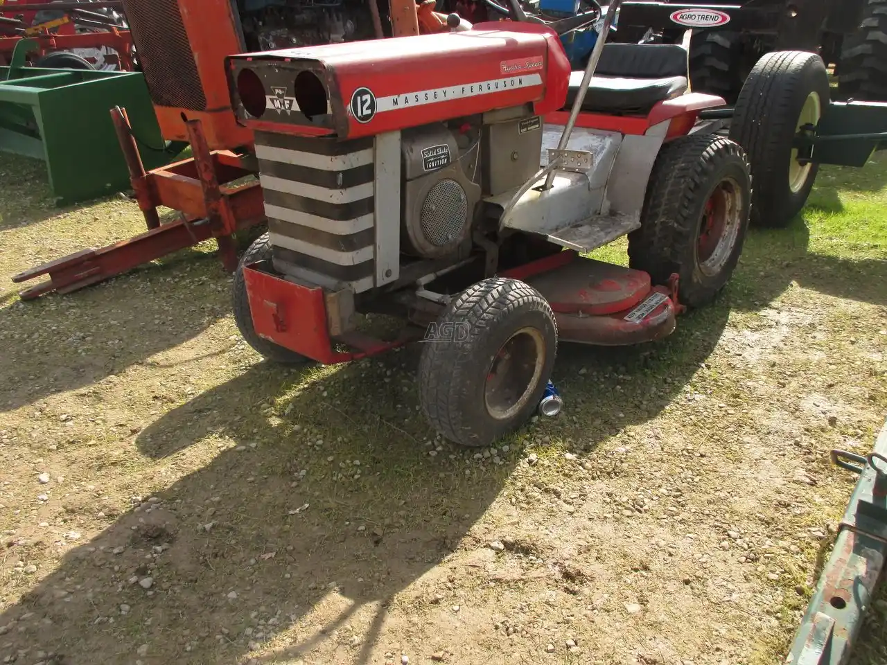 Gallery image 1 for Used Massey Ferguson 12 Lawn Tractor