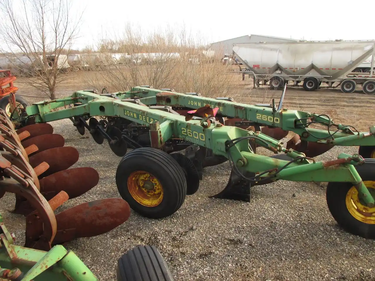 Gallery image 2 for Used John Deere 2600 Plow