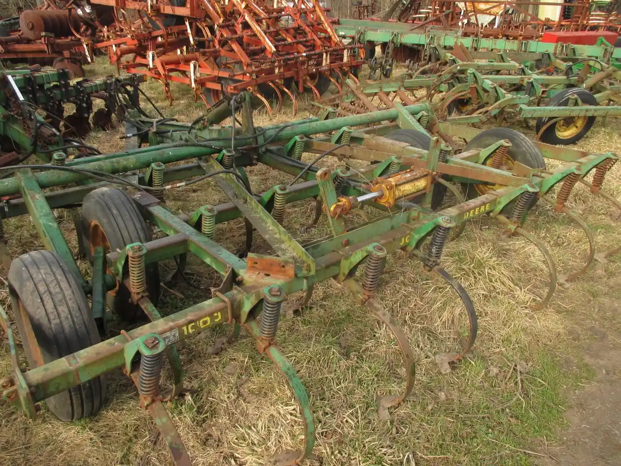 Gallery image 2 for Used John Deere 1000 Cultivator