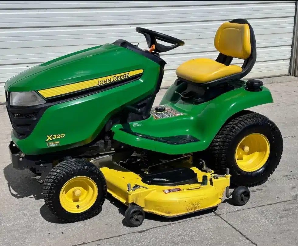 Gallery image 2 for Used 2014 John Deere X320 Lawn Tractor