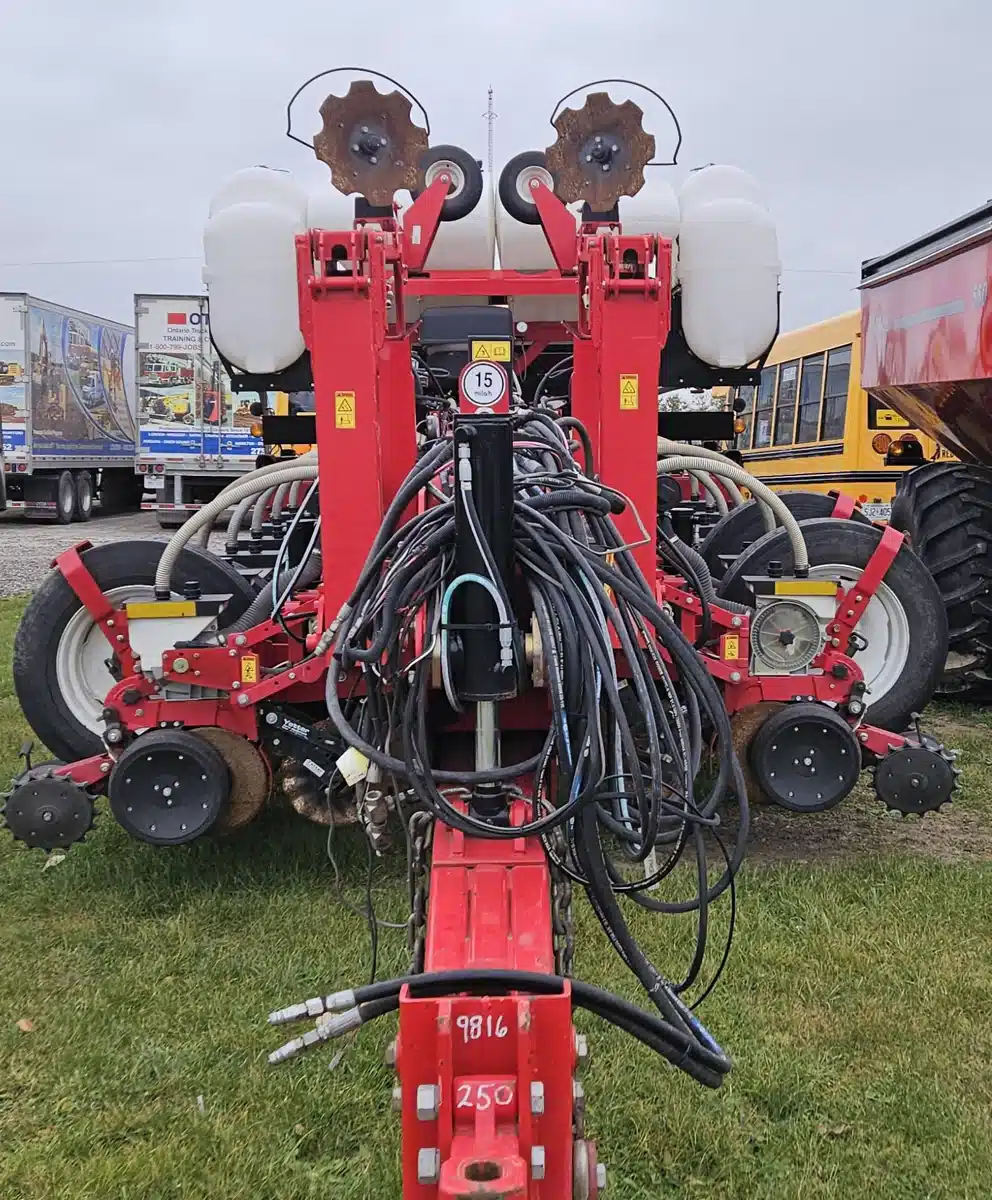 Gallery image 2 for Used 2015 White 9816 Planter