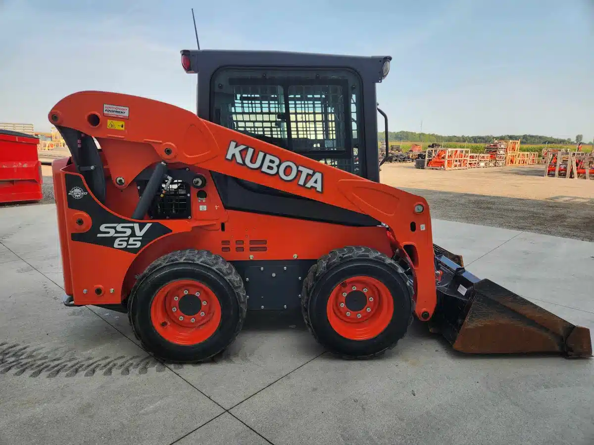 Gallery image 2 for Used 2019 Kubota SSV65 Skid Steer