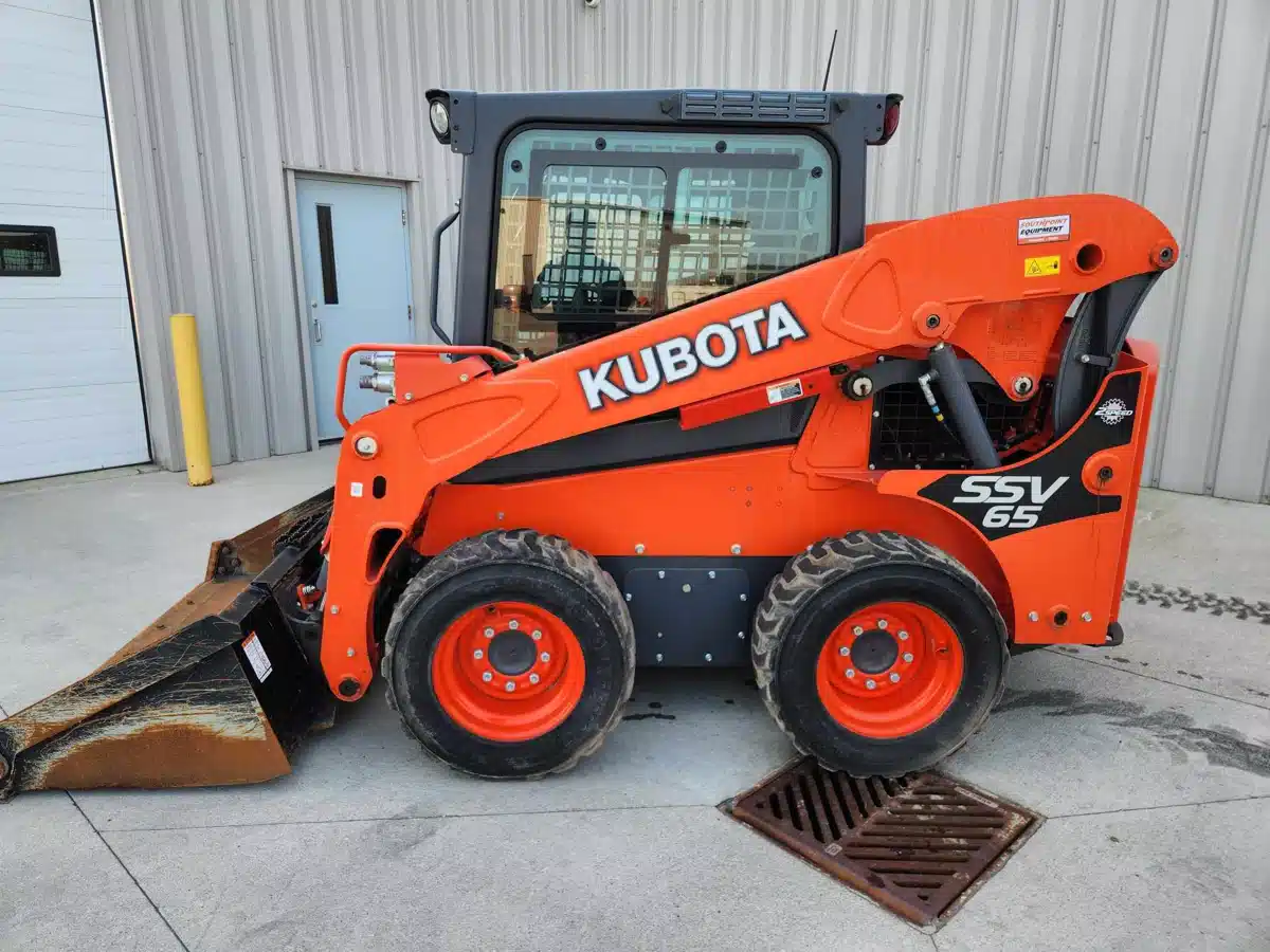 Gallery image 1 for Used 2019 Kubota SSV65 Skid Steer
