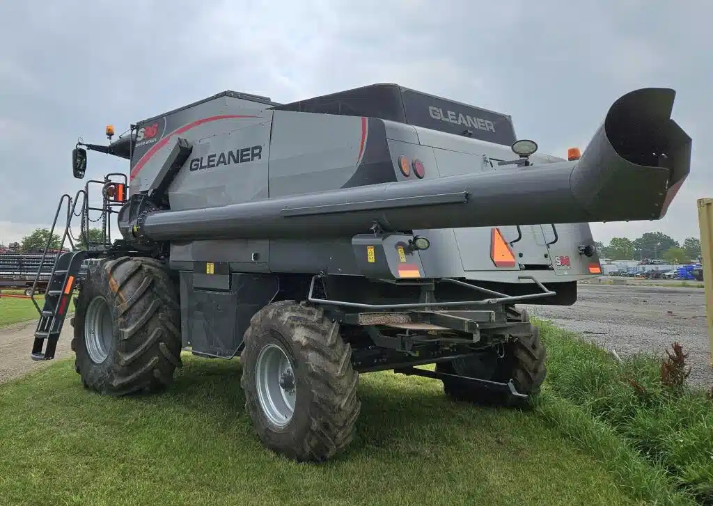 Gallery image 2 for Used 2017 Gleaner S96 Combine
