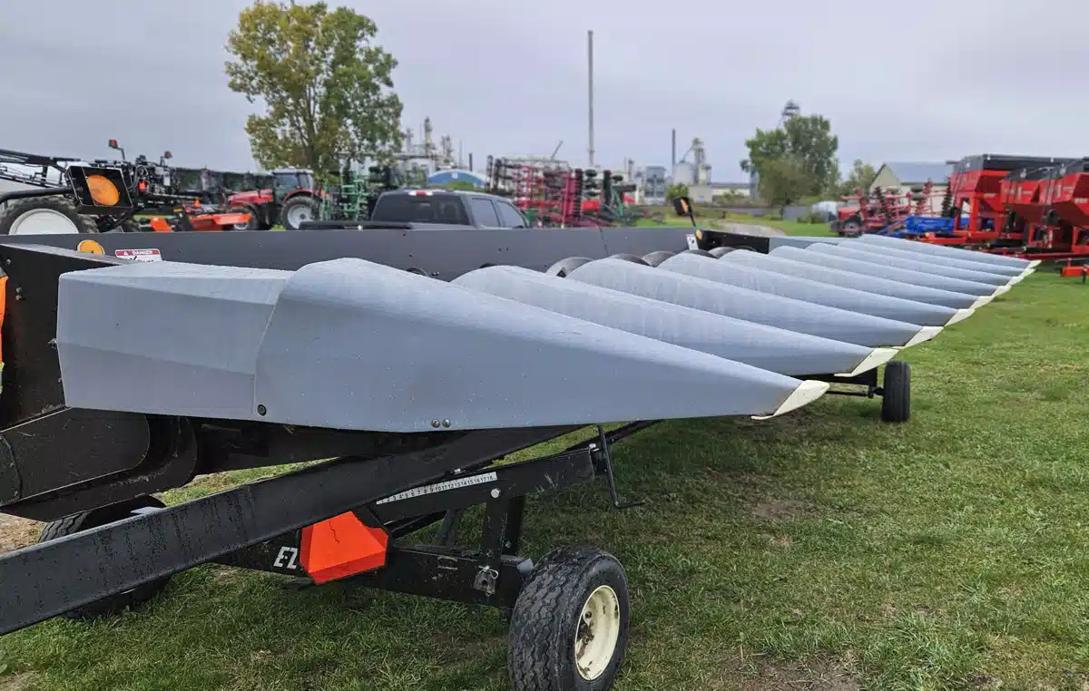 Gallery image 1 for Used 1998 Gleaner 830 Header - Row Crop