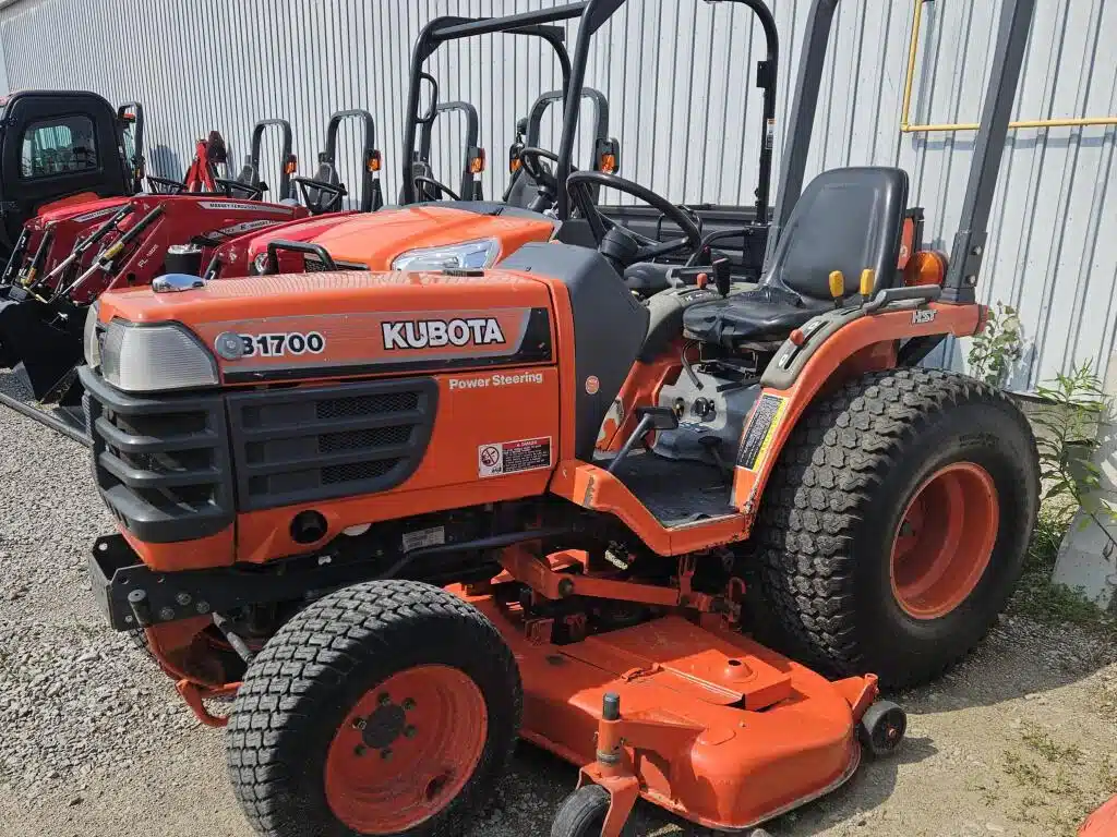 Gallery image 2 for Used 1999 Kubota B1700 Tractor