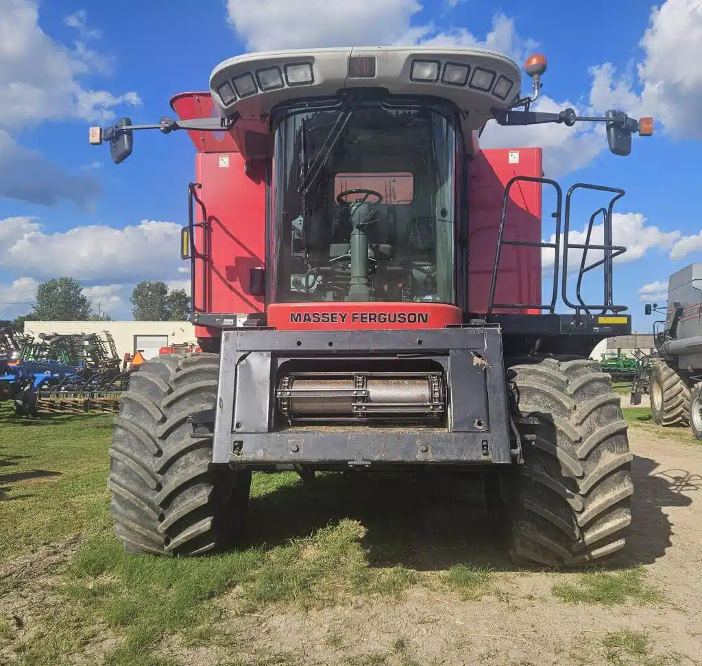 Gallery image 2 for Used 2009 Massey Ferguson 9690 Combine