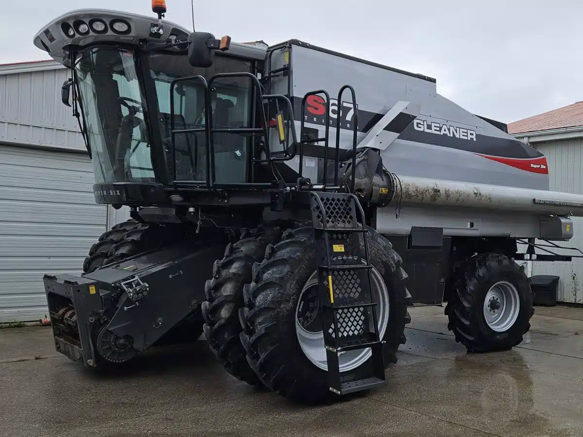 Image for Used 2011 Gleaner S67 Combine