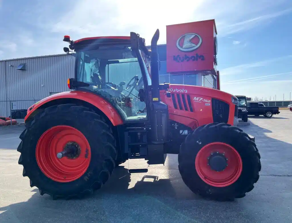 Gallery image 1 for Used 2022 Kubota M7-152 Tractor