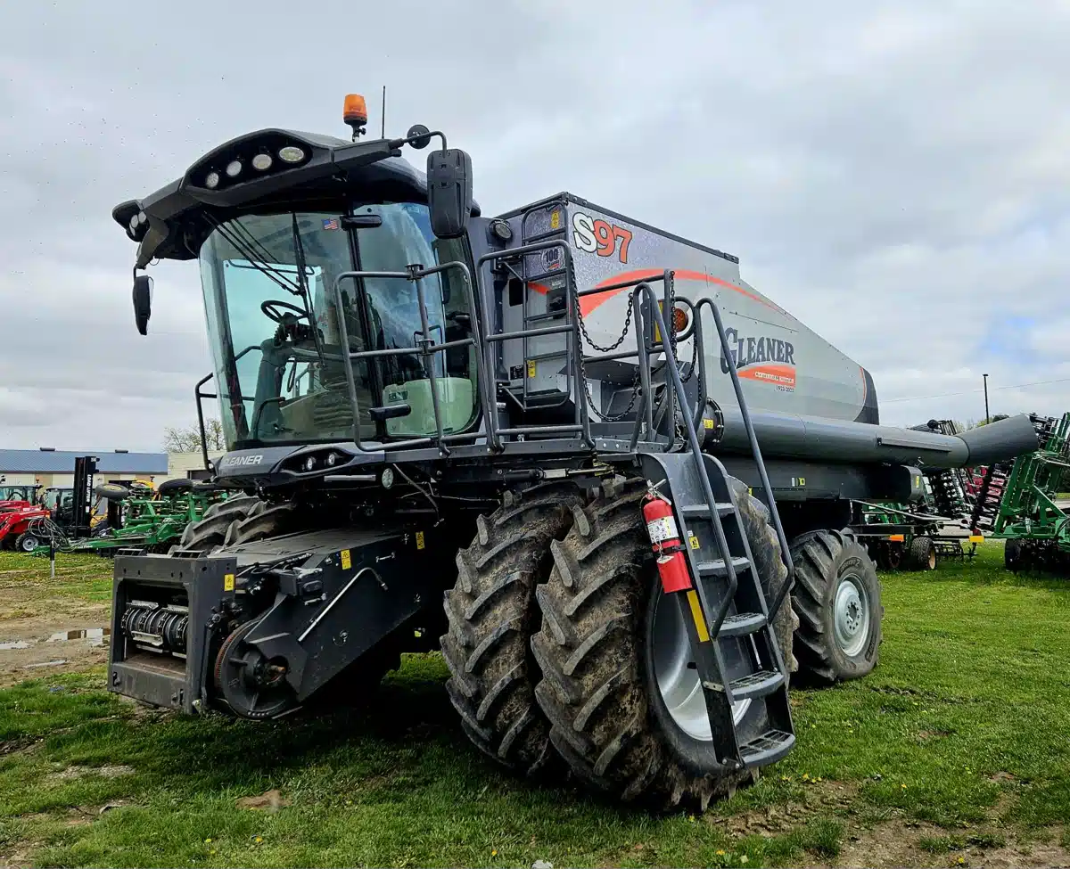 Gallery image 2 for Used 2023 Gleaner S97 Combine