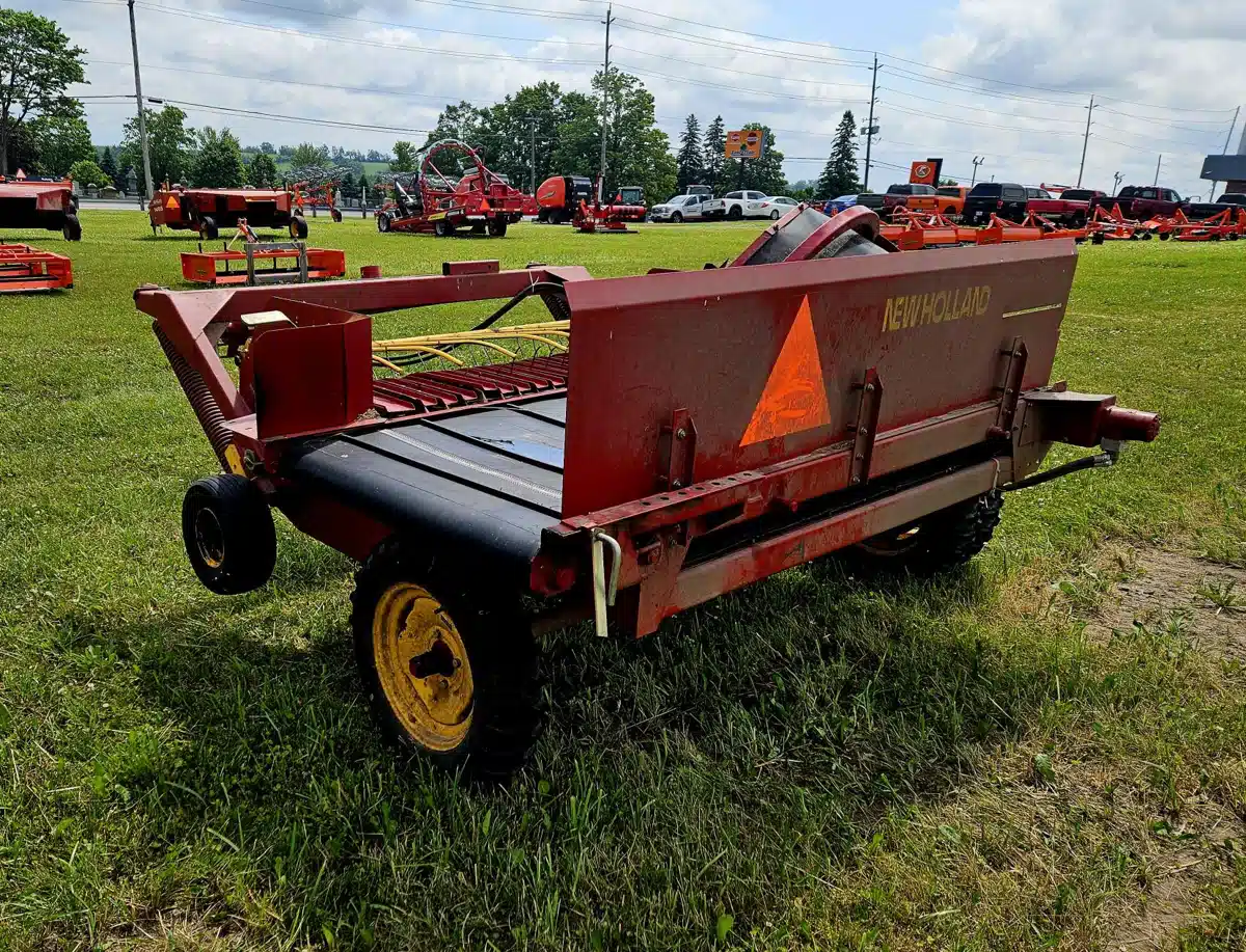 Gallery image 2 for Used New Holland 166 Windrow Inverter