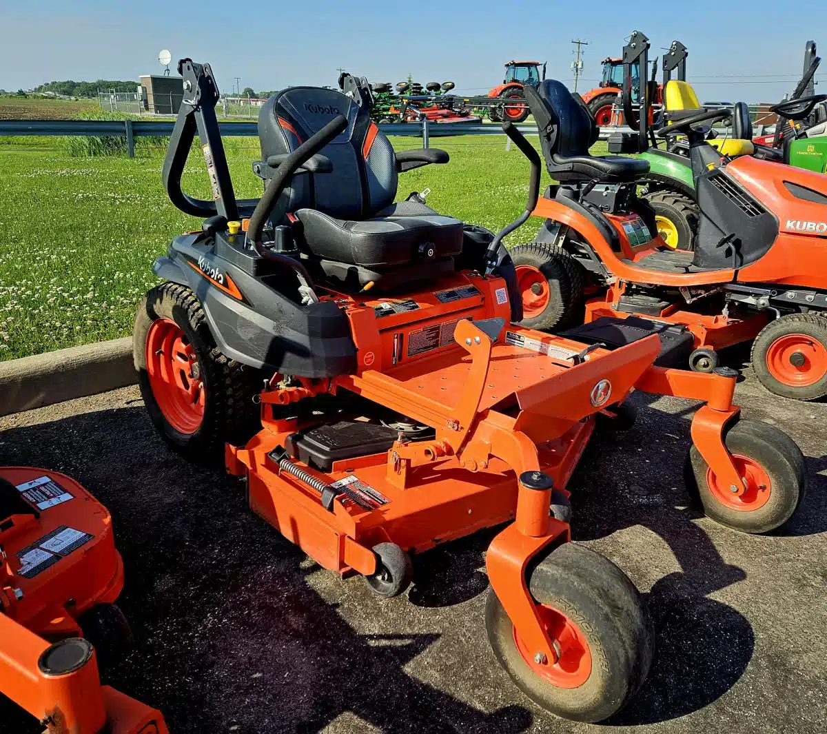 Gallery image 1 for Kubota Z422KW-54 Mower - Zero Turn